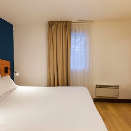 Comfort Hotel Evreux Exterior photo
