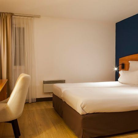 Comfort Hotel Evreux Exterior photo