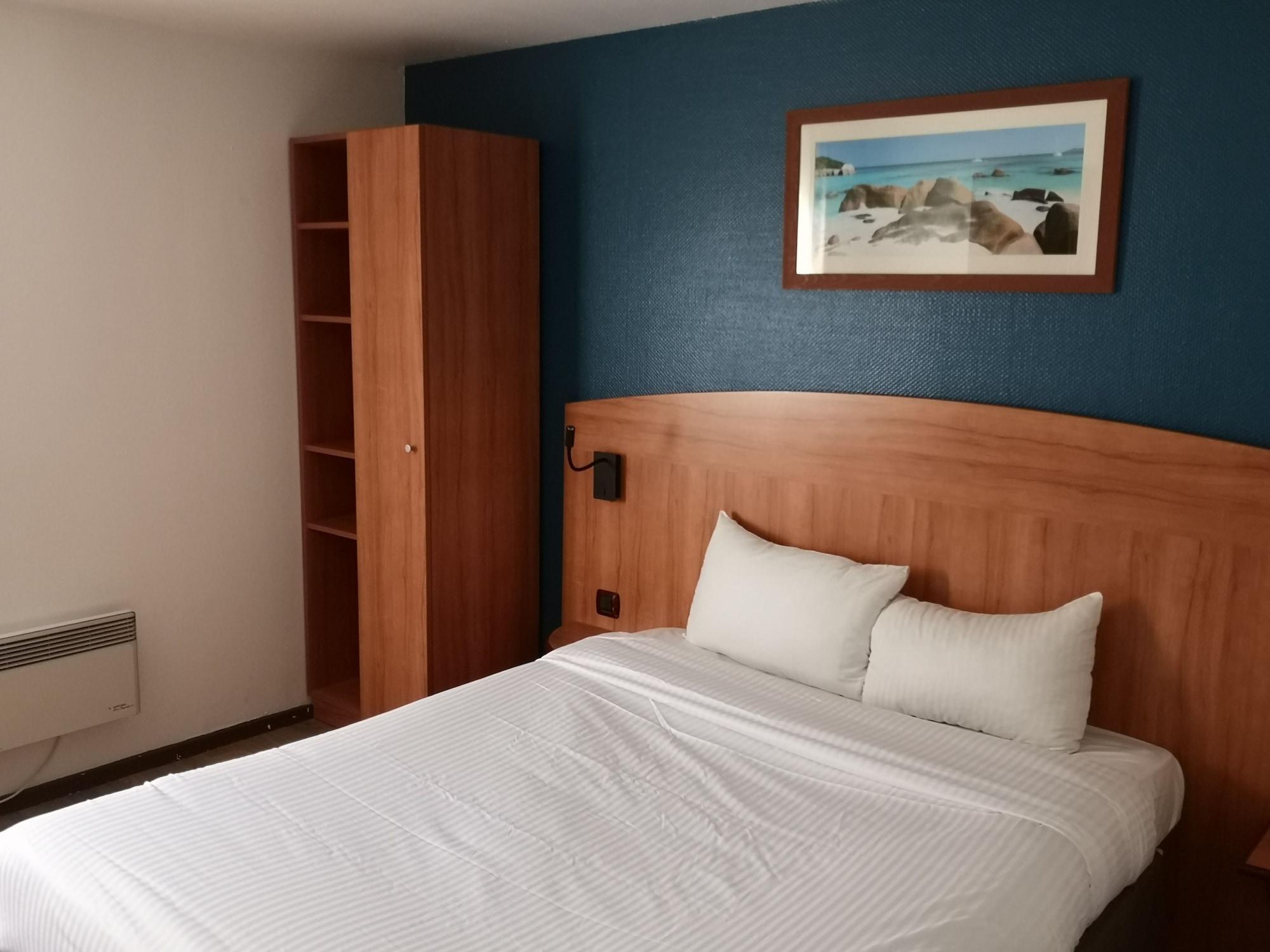 Comfort Hotel Evreux Exterior photo