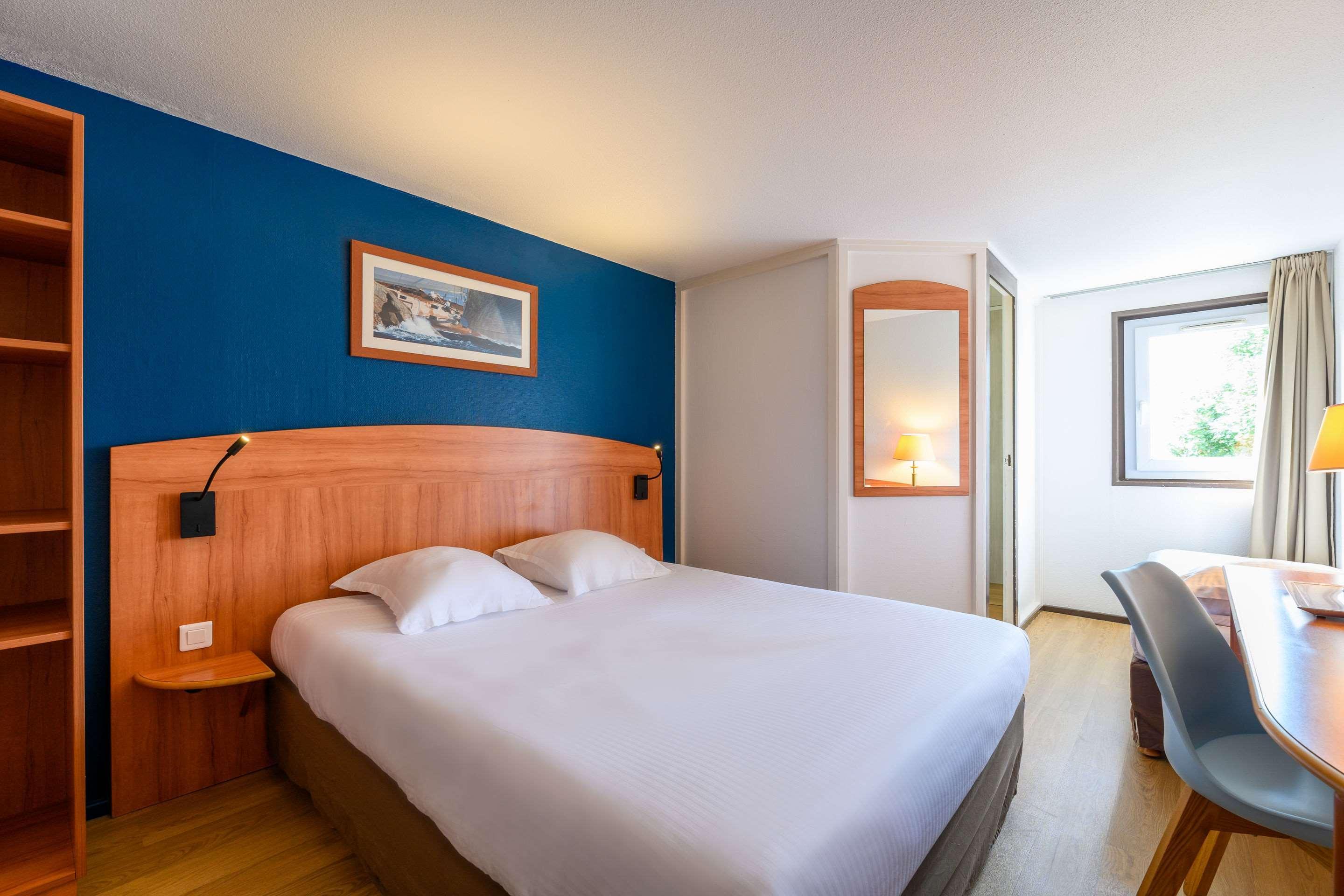 Comfort Hotel Evreux Exterior photo