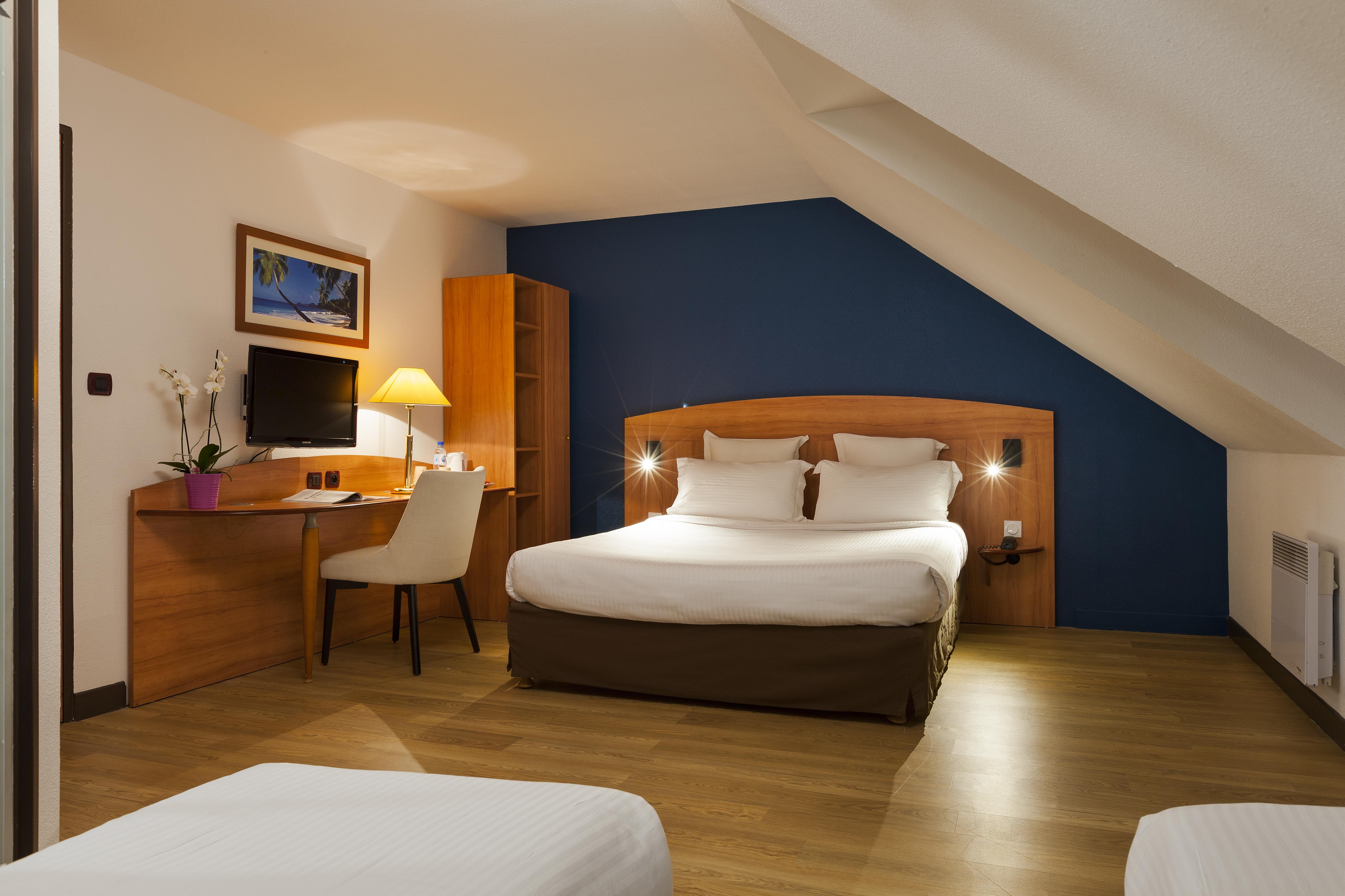 Comfort Hotel Evreux Exterior photo