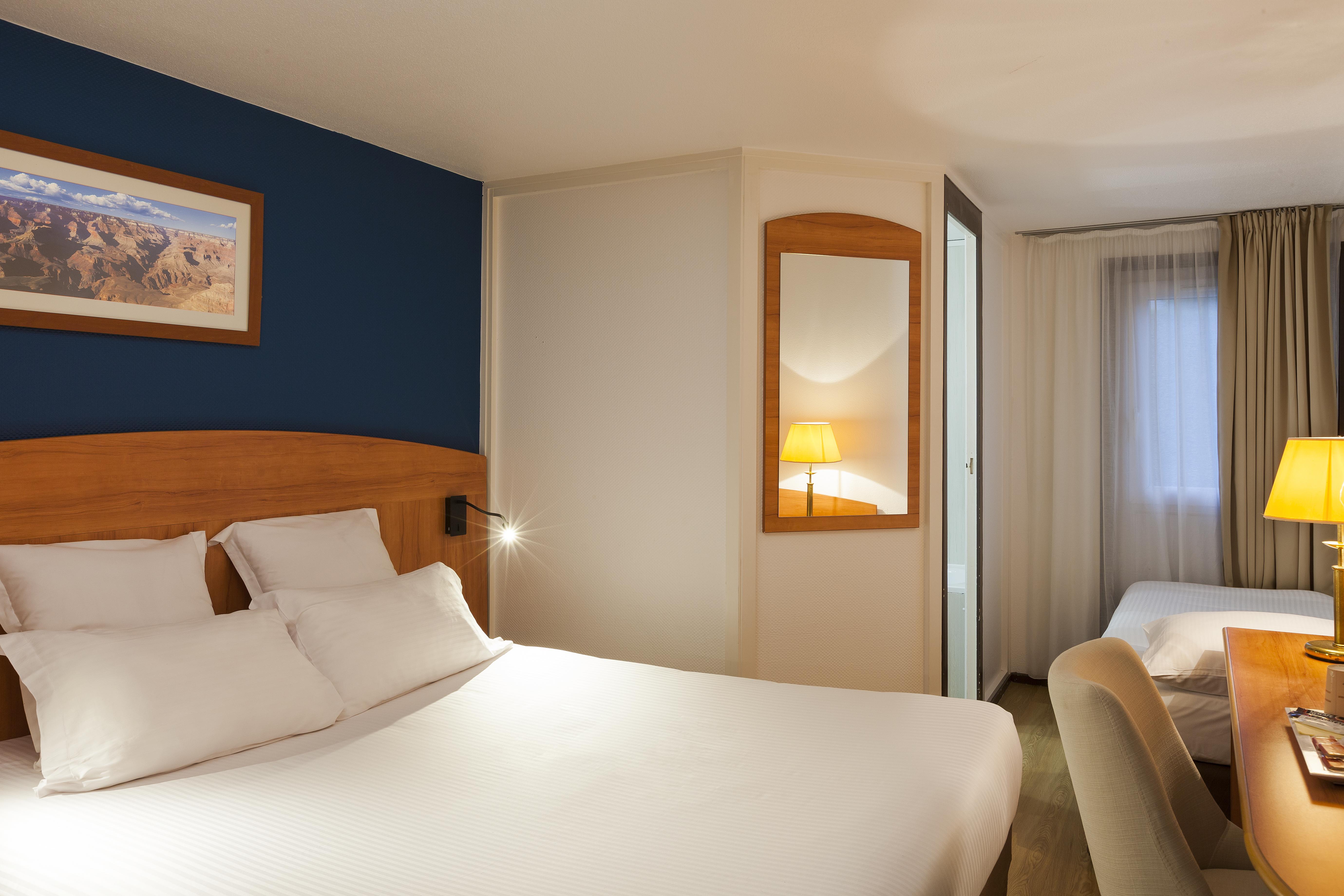 Comfort Hotel Evreux Exterior photo