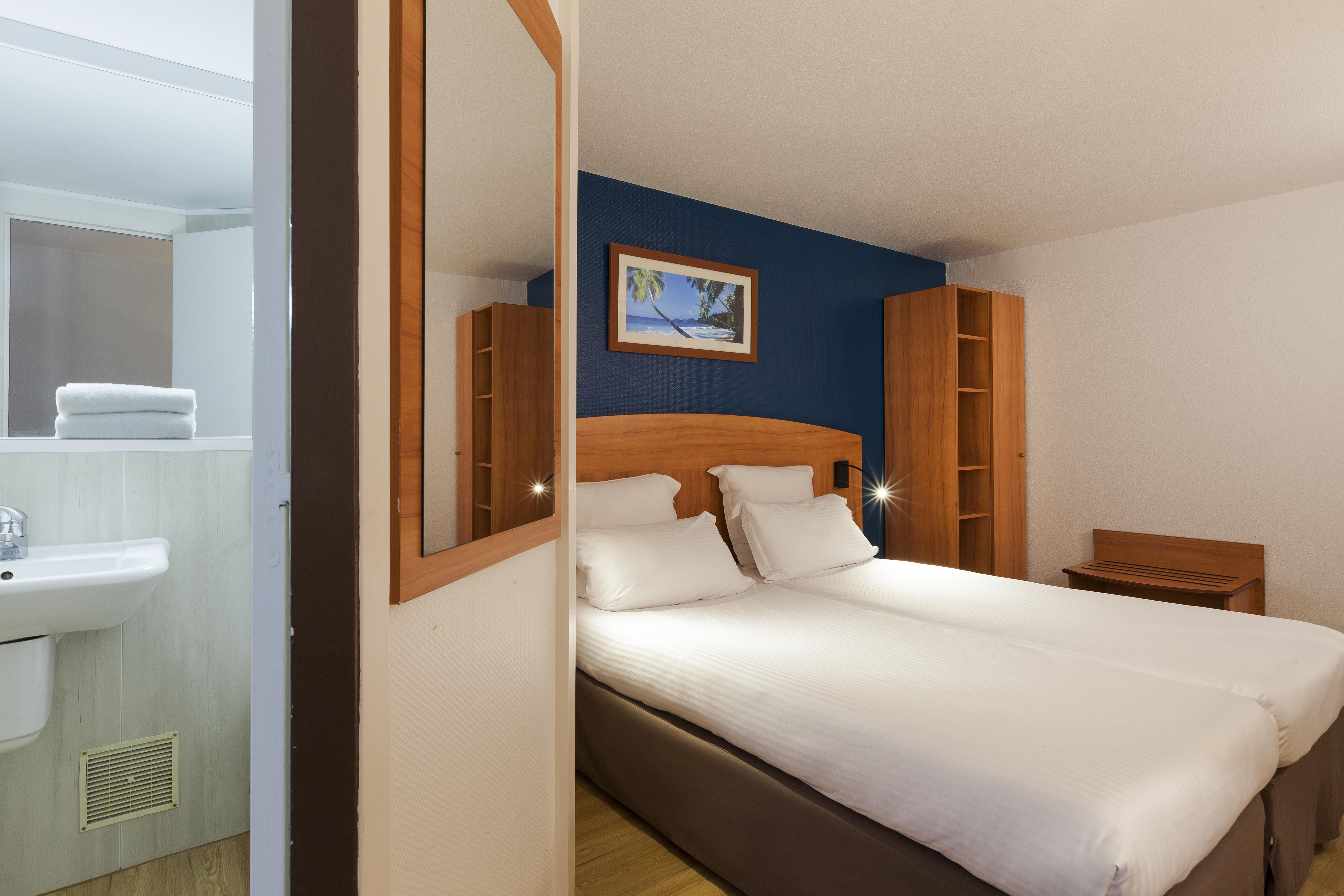 Comfort Hotel Evreux Exterior photo