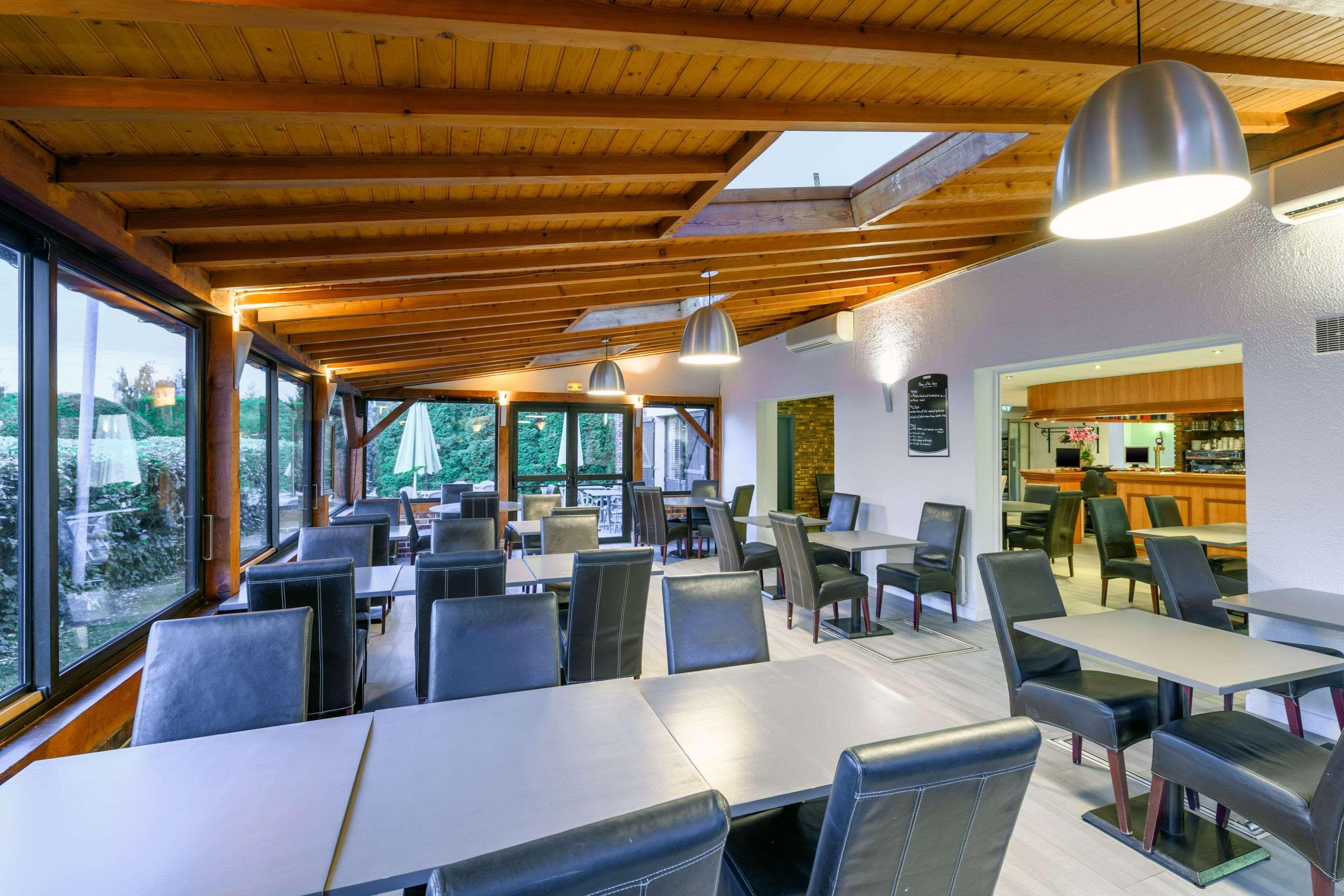 Comfort Hotel Evreux Exterior photo