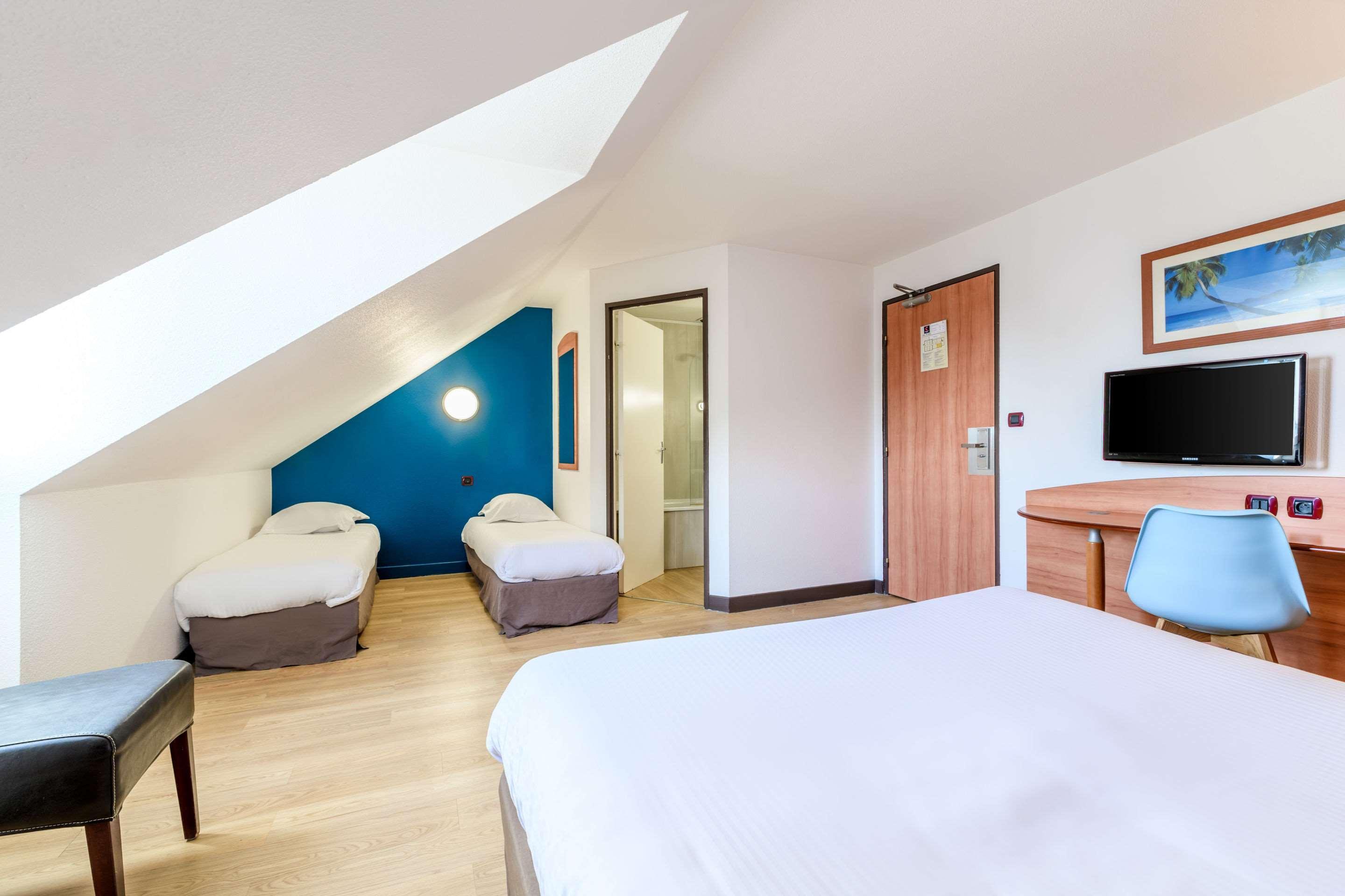 Comfort Hotel Evreux Exterior photo