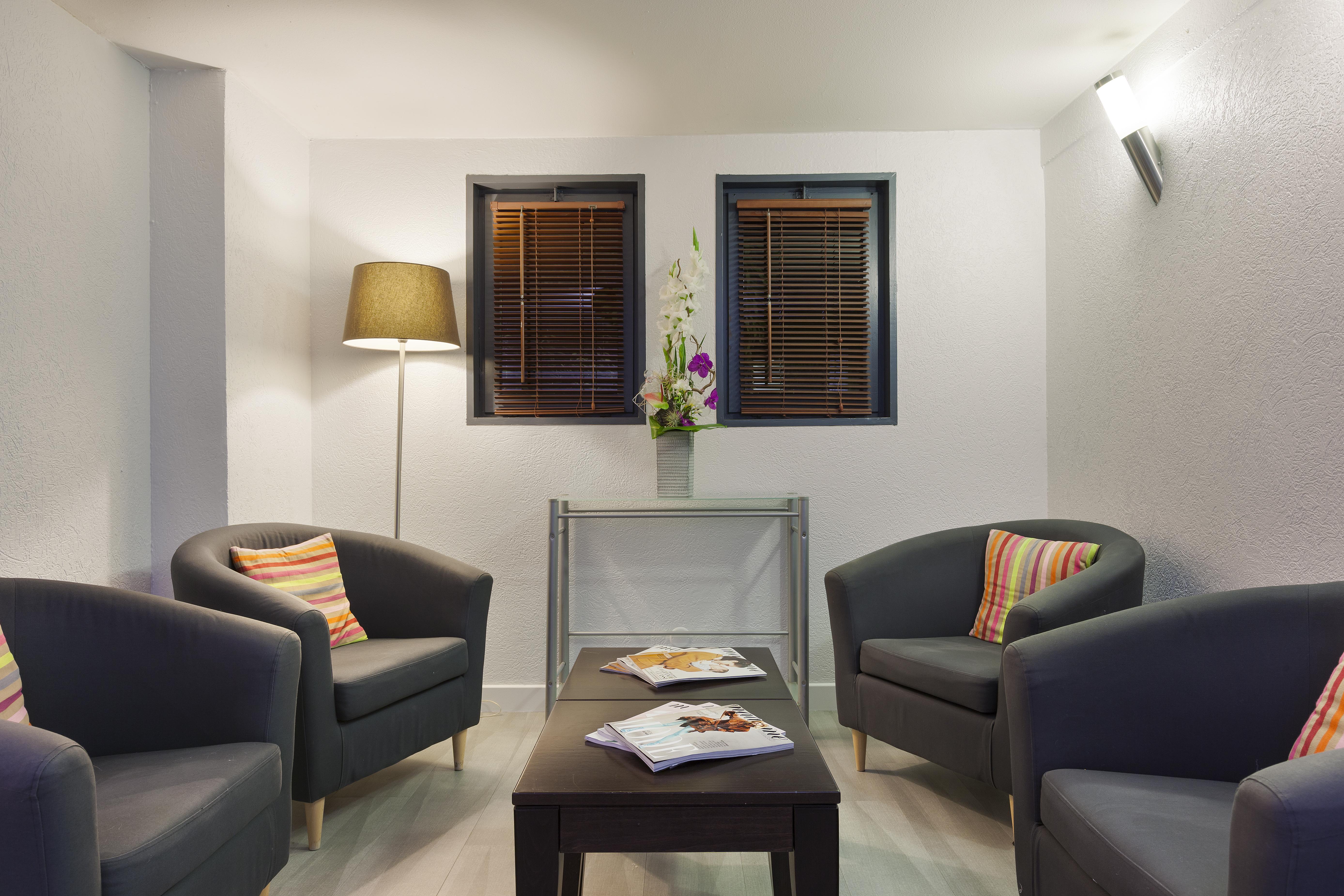 Comfort Hotel Evreux Exterior photo