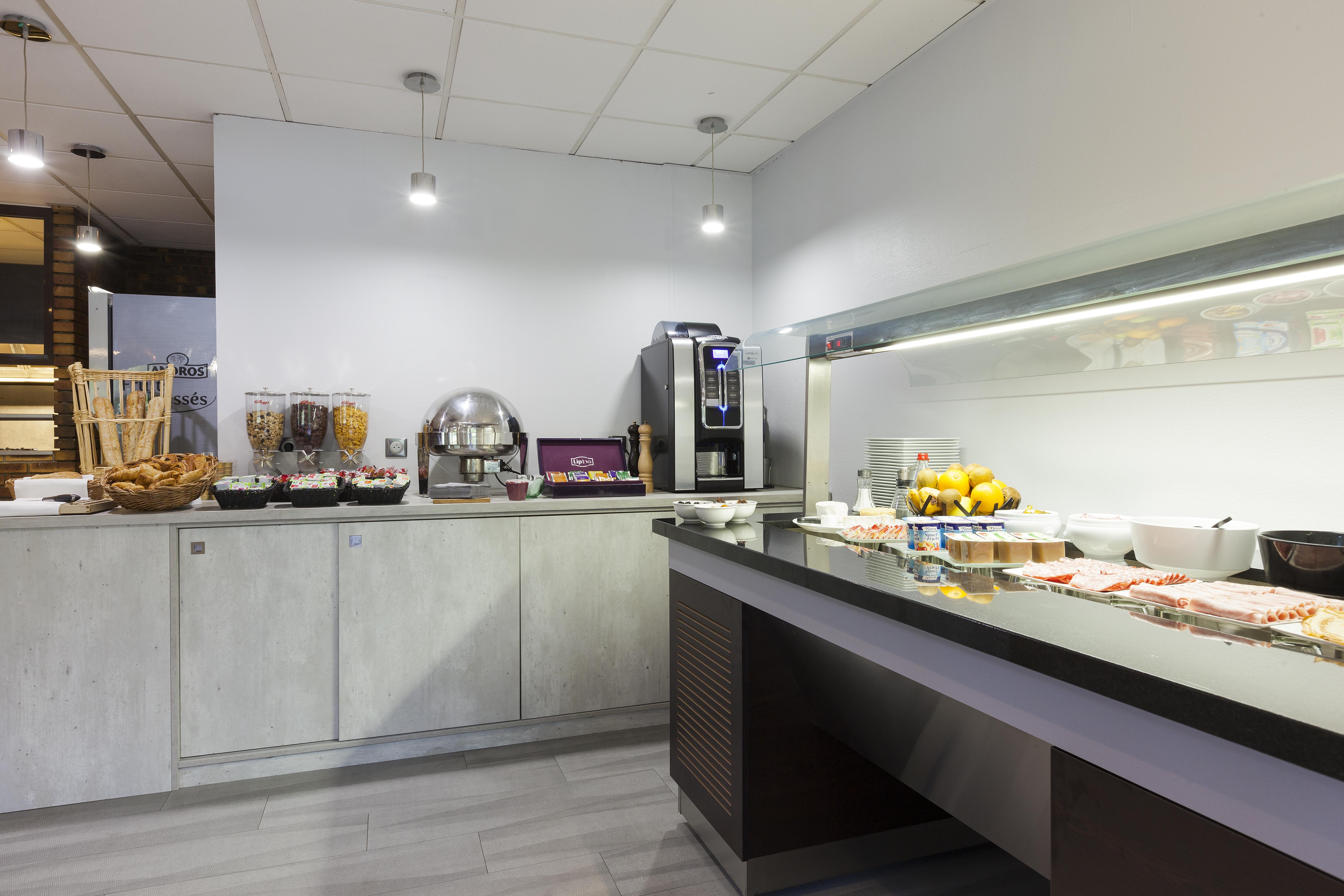Comfort Hotel Evreux Exterior photo