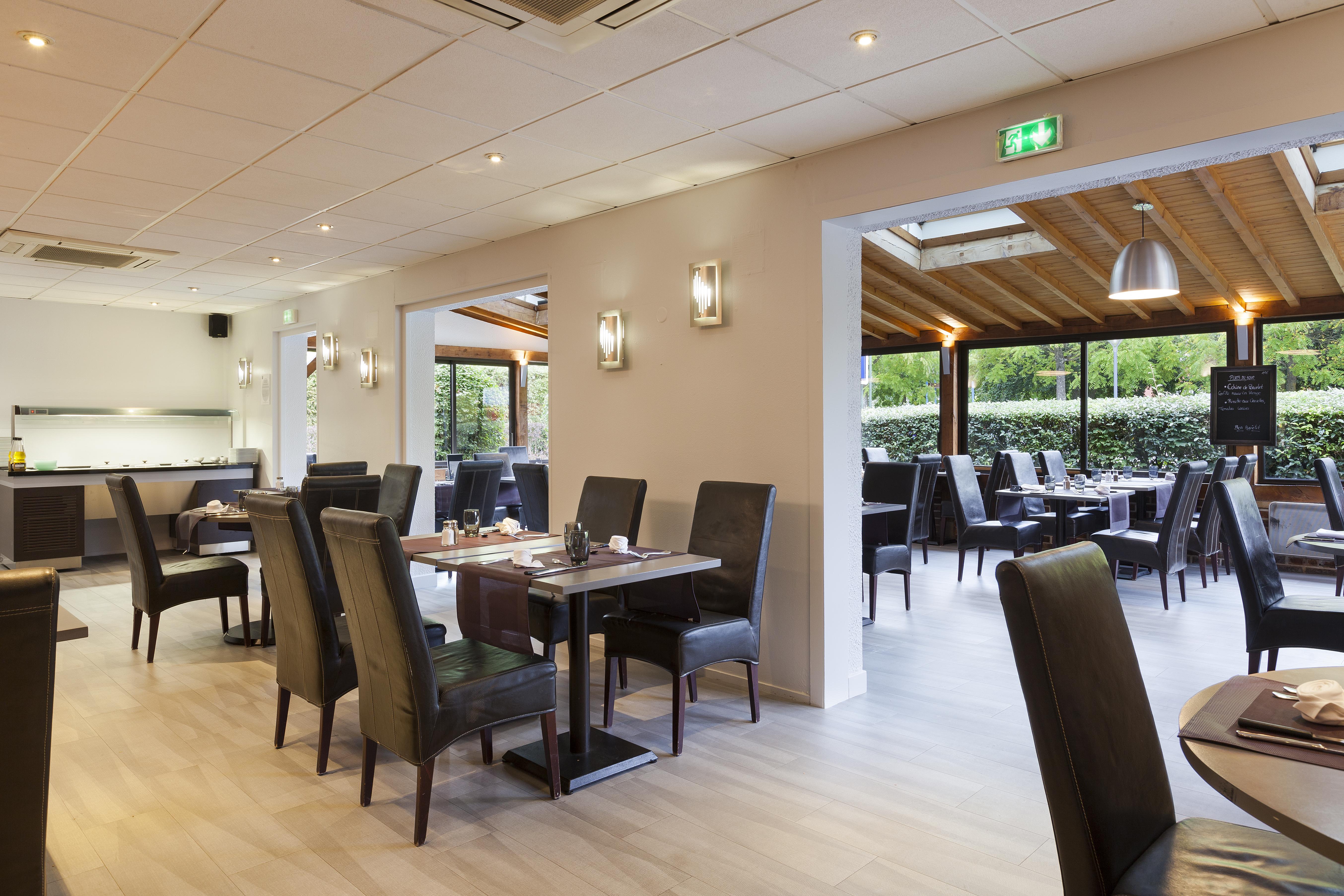 Comfort Hotel Evreux Exterior photo