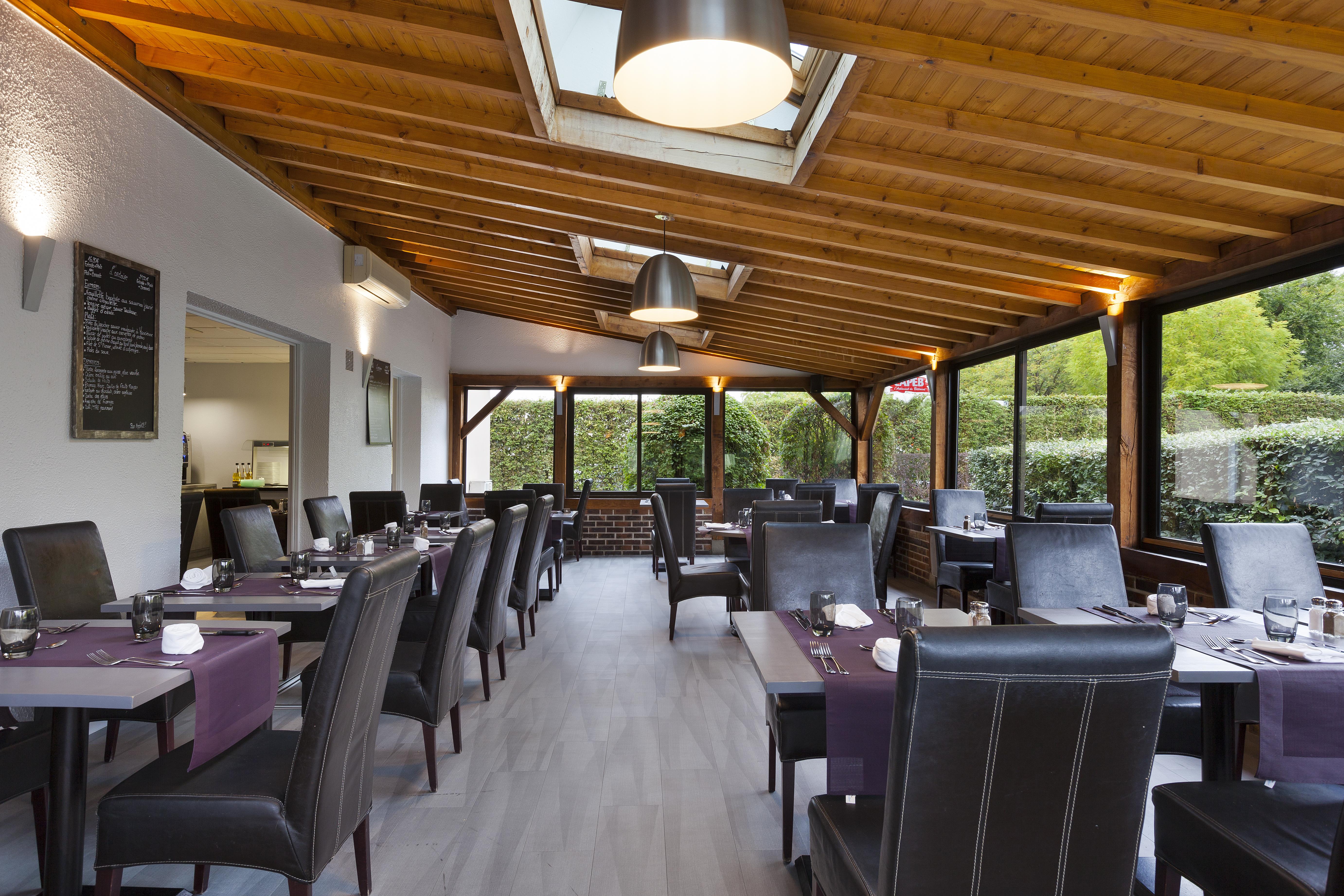 Comfort Hotel Evreux Exterior photo