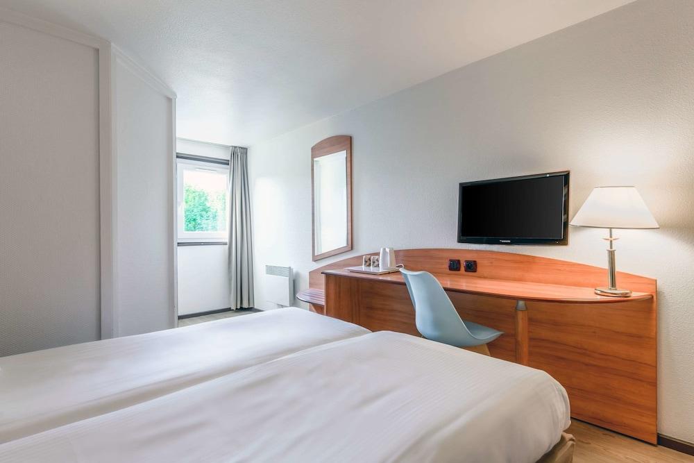 Comfort Hotel Evreux Exterior photo