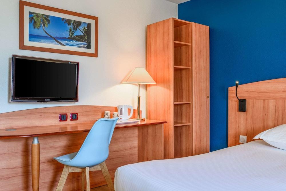Comfort Hotel Evreux Exterior photo