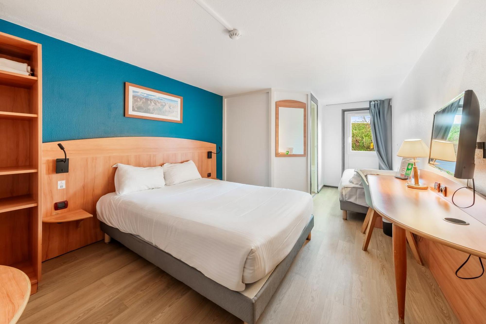 Comfort Hotel Evreux Exterior photo