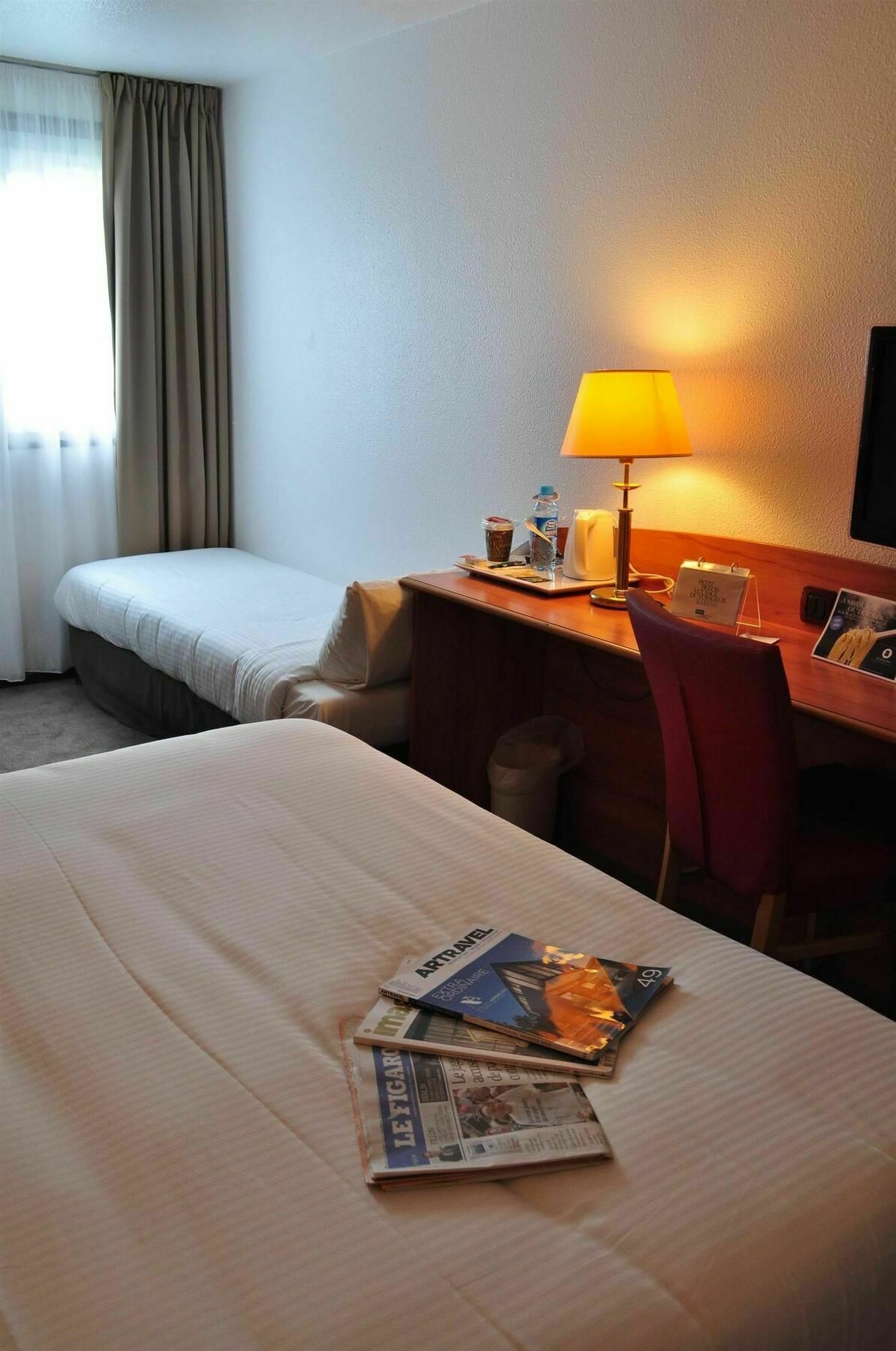 Comfort Hotel Evreux Exterior photo